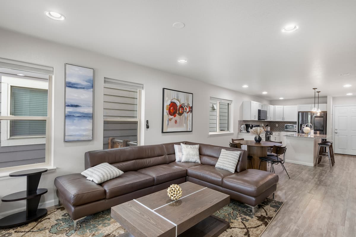 Charming Central Park Denver Single Family Home photo 2